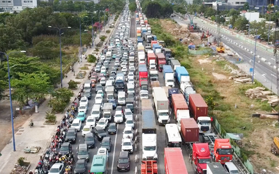 Người dân bắt đầu ùn ùn đi nghỉ lễ