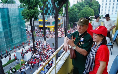 Người thương binh Nghệ An thỏa ước nguyện khi được xem diễu binh từ tòa soạn Tuổi Trẻ