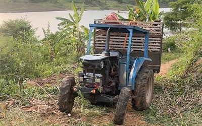 Bé trai 6 tuổi theo cha đi rẫy nhổ mì, thiệt mạng do ngã xe cày