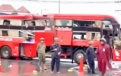 Xe khách giường nằm va chạm xe container, 5 người bị thương tại Bình Dương