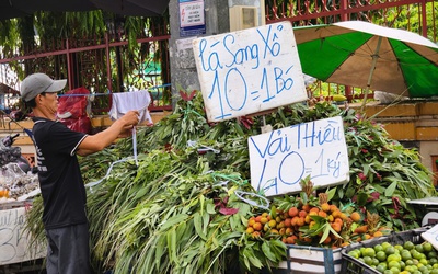 Tết Đoan ngọ: Lá thơm, bánh ú mua bán rộn ràng