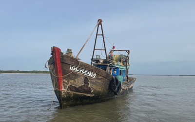 Người đàn ông sống sót sau 15 giờ trên biển nhờ bám vào trụ điện gió