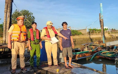 Bắt giữ 9 tàu khai thác cát trái phép trên sông Tiền