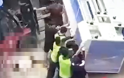 Kiện hàng từ xe container đè chết người ở Phú Thọ, công an vào cuộc làm rõ