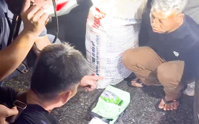 Chở 60 bánh heroin và 37kg ma túy đá trên xe 7 chỗ, 3 người liên quan bị bắt giữ