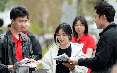 Trực tiếp: Ngày hội tư vấn nguyện vọng xét tuyển 2025, chuyên gia tư vấn sẵn sàng 'gỡ rối'