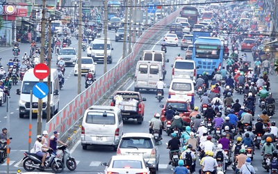 Cần tách riêng làn ô tô và xe máy