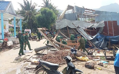 An Giang: Lốc xoáy quét qua trong vài phút làm 19 căn nhà thiệt hại nặng