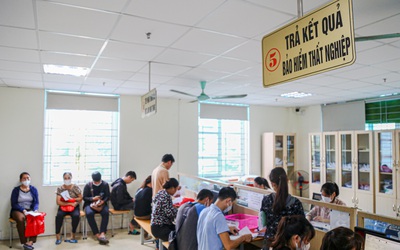 Lao động mất việc có thể ngồi nhà làm thủ tục hưởng trợ cấp thất nghiệp