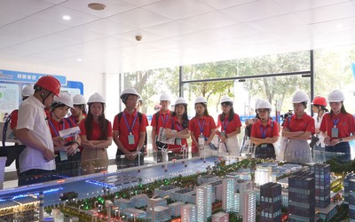 Thanh niên Việt Nam với hành trình khám phá sự phát triển năng lượng sạch tại Tập đoàn Hoa Điện