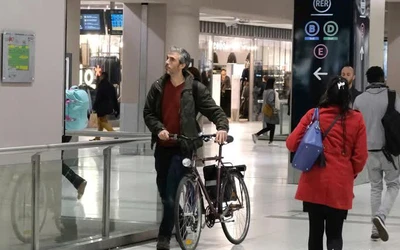 Từ 1-8 được mang xe đạp gấp lên metro số 1