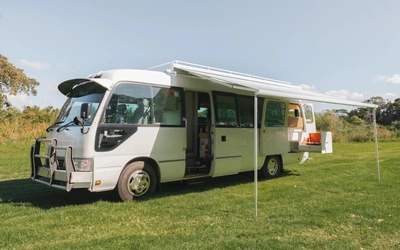 Nhà di động độc đáo: Độ từ xe buýt Toyota ngang cỡ Ford Transit, thiết kế phòng tắm 'có 1 không 2'