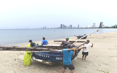 Miền Trung hối hả ứng phó bão, khuyến cáo dân không ra khỏi nhà từ 21h tối nay