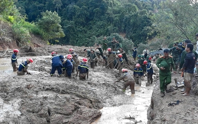 Bí thư Hà Nội thăm hỏi 2 tỉnh Điện Biên và Sơn La bị ảnh hưởng mưa lũ, chi 8 tỉ đồng hỗ trợ