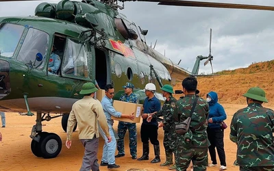 Bộ Quốc phòng điều 3 máy bay chở đoàn công tác và hàng cứu trợ Điện Biên