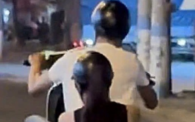'Bốc đầu' xe khi chở bạn gái đi chơi, một thanh niên bị công an đề xuất tịch thu xe