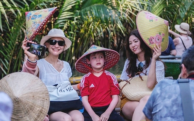 12,2 triệu lượt khách quốc tế đến Việt Nam, cao hơn cả 'thời hoàng kim'