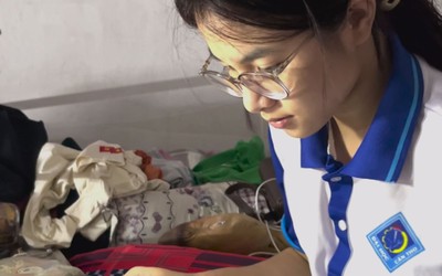 Đậu đại học còn nợ học phí cấp 3, nữ sinh Cần Thơ 1 ngày làm thêm 3 công việc