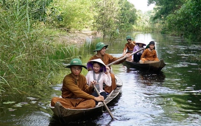Làng rừng Vồ Dơi được phục dựng ở U Minh hạ khiến du khách thích thú