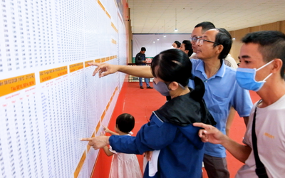 Ngày đầu mở bán vé tàu Tết 2026 tại ga Sài Gòn, có người đến lúc 3h30 sáng đợi mua