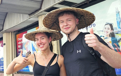 Từ Hạnh Phúc, nón 'hiệp khách' đi muôn phương