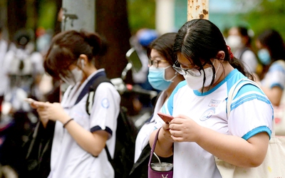 Cấm học sinh dùng điện thoại ở trường: Tuyệt đối ủng hộ!