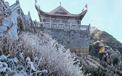 Video băng giá phủ trắng Fansipan lần thứ hai trong một tuần