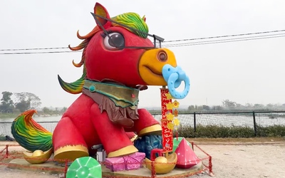 Cận cảnh linh vật ngựa 'Vui vẻ' cao 4m, nặng 6 tấn vừa hoàn thành ở Bắc Ninh