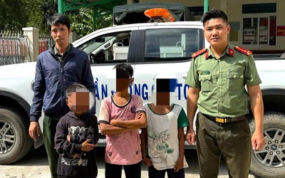 3 thiếu niên đùa nghịch giữa làn xe chạy trên cao tốc Cam Lâm - Vĩnh Hảo