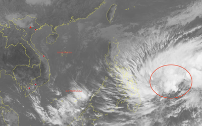 Áp thấp nhiệt đới gần Biển Đông có khả năng mạnh lên thành bão