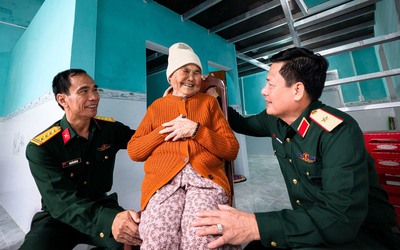 Quân đoàn 34 bàn giao 80 căn nhà cho dân trong 'Chiến dịch Quang Trung'