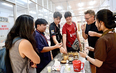 Trở về cùng dựng xây quê hương - Kỳ 1: Viên kẹo ngọt thơm trả ơn đất mẹ