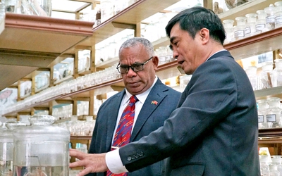 Thủ tướng Vanuatu thăm Trường đại học Nha Trang, thúc đẩy hợp tác đào tạo nguồn nhân lực