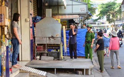 Lập lại trật tự vỉa hè phường Thạnh Mỹ Tây: Không cự cãi, người lấn chiếm tự tháo dỡ