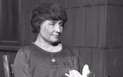 Bác bỏ thuyết âm mưu cho rằng nhà văn nổi tiếng Helen Keller là nhân vật dàn dựng