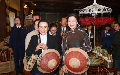 Khắc ghi tình hữu nghị sắt son Việt - Lào tại cố đô Hoa Lư