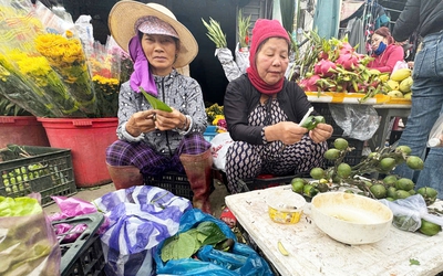 Tháng chạp có dáng mẹ quê tần tảo