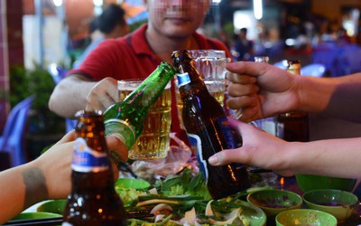 Viêm tụy cấp do uống 10-20 lon bia một lần, bác sĩ nhấn mạnh 'bệnh nguy hiểm'