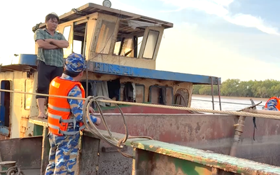 Phát hiện 4 tàu nghi khai thác, vận chuyển gần 800m³ cát lậu ở Vĩnh Long