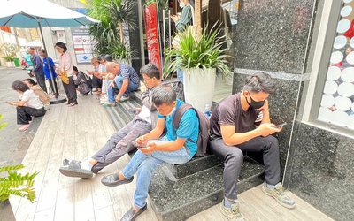 Săn bạc nóng theo vàng