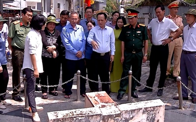 Cận cảnh đồng hồ đá độc nhất Việt Nam, xem giờ qua bóng nắng