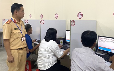 Công an Cần Thơ tổ chức thi bằng lái xe máy cho bà con vùng xa