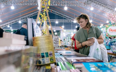 Âm nhạc, sắc màu và sách khiến du khách thấy Tết Việt rất đặc biệt