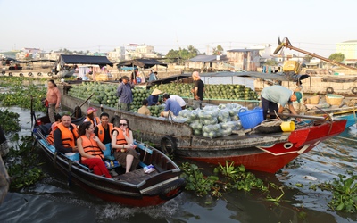 Tạm dừng đón khách tại bến cầu tàu chợ nổi Cái Răng vì ép giá, nâng giá