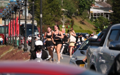 Gần 1 triệu lượt khách, doanh thu 2.000 tỉ đồng: Vì sao Đà Lạt đông mà không nghẹt?