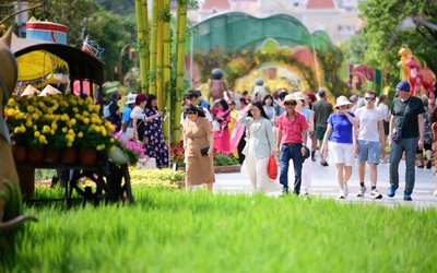 Hơn 1,8 triệu lượt khách tham quan, thưởng lãm Đường hoa Nguyễn Huệ 2026