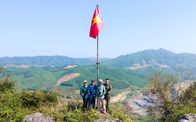 Ngắm Đường 9 mùa xuân về từ cứ điểm Rockpile