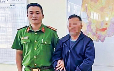 Đang nhậu, đòi mua rượu uống tiếp bị vợ ngăn cản, chồng tạt xăng đốt vợ