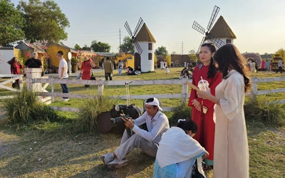 Dịch vụ chụp ảnh Tết đón khách từ mờ sáng