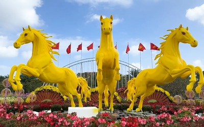 Hé lộ bộ ba linh vật ngựa vàng 'Tam mã phi thiên' ở quảng trường 24-3, Đà Nẵng